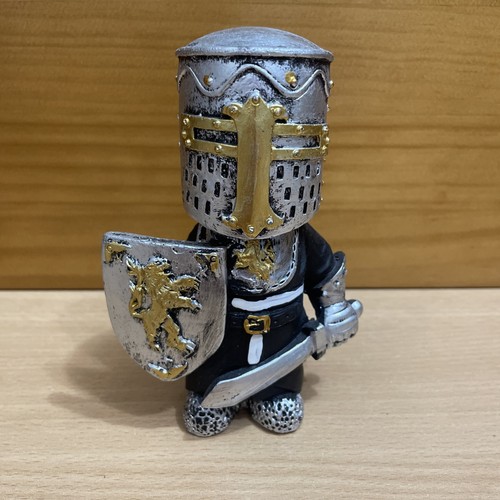 Knight garden gnomes - knight,