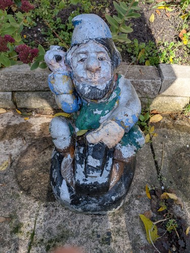 Vintage used garden gnome - , 37
