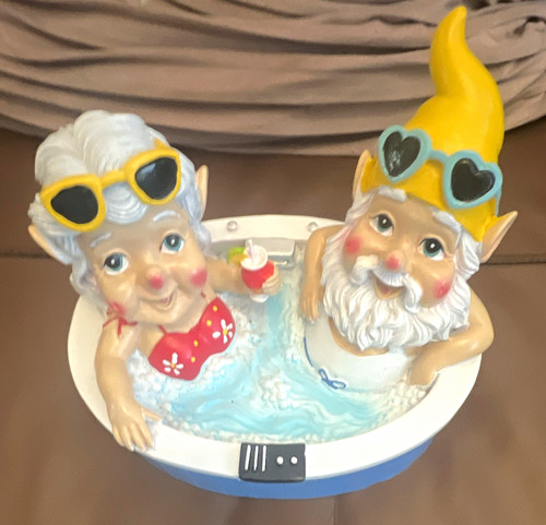 Hot tub gnome resin - tub,