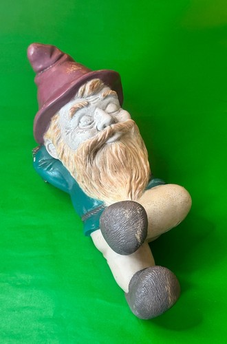 Vintage 1995 artline - vintage, sleeping
