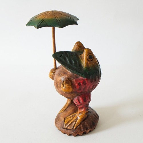 Wooden raintree frog gnome - raintree,