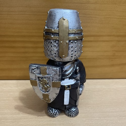 Knight garden gnomes - knight,